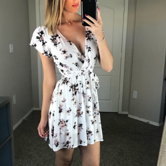 -Ivory Floral Wrap Dress- - Picture 2 of 5